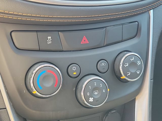 Used 2020 Chevrolet Trax LT w/ LPO, Protection Package AWD/4WD image 15
