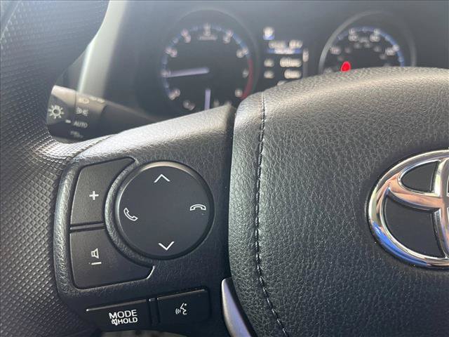 Used 2018 Toyota RAV4 LE w/ Carpet Mat Package FWD image 17