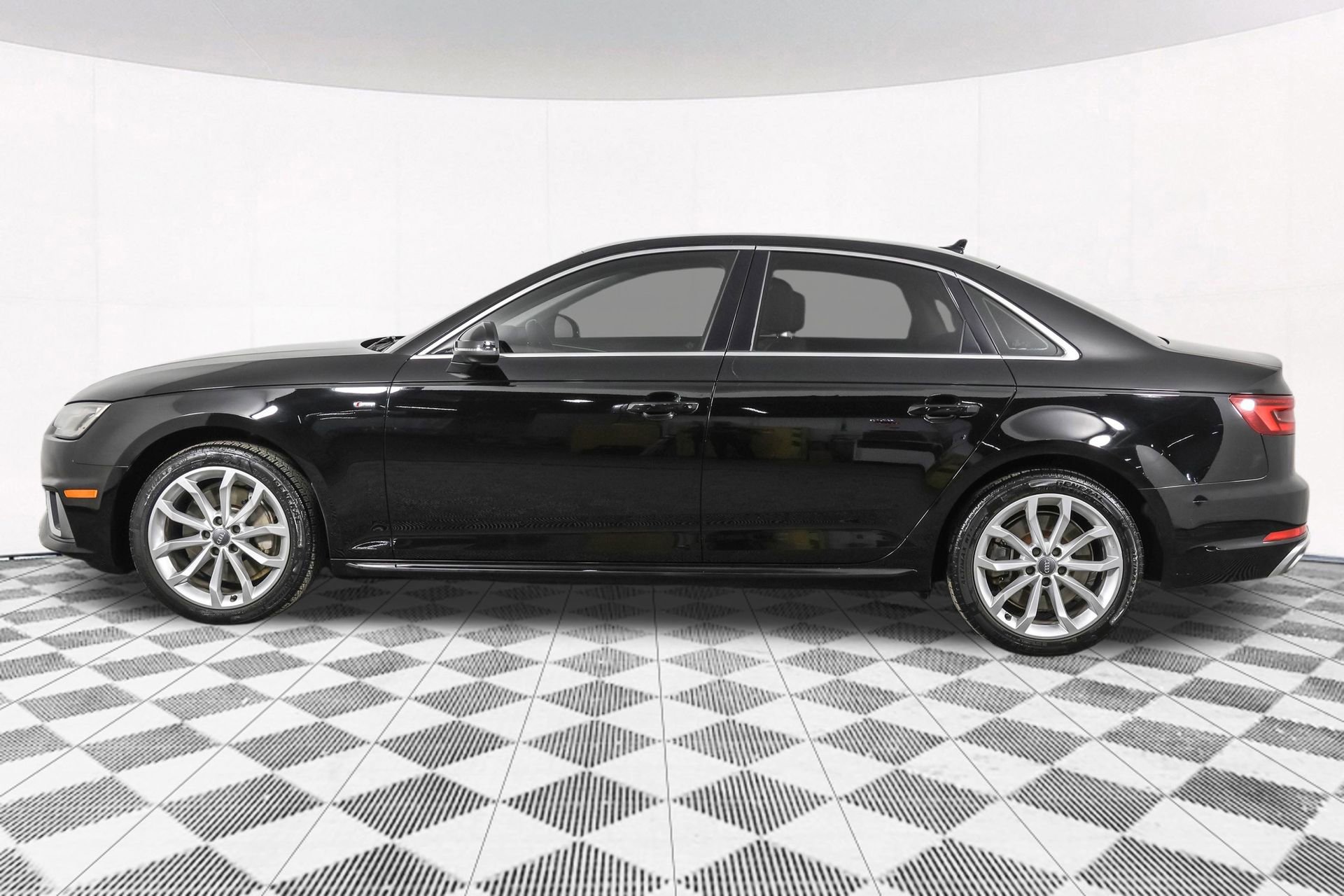 Used 2019 Audi A4 2.0T Premium w/ Convenience Package image 19