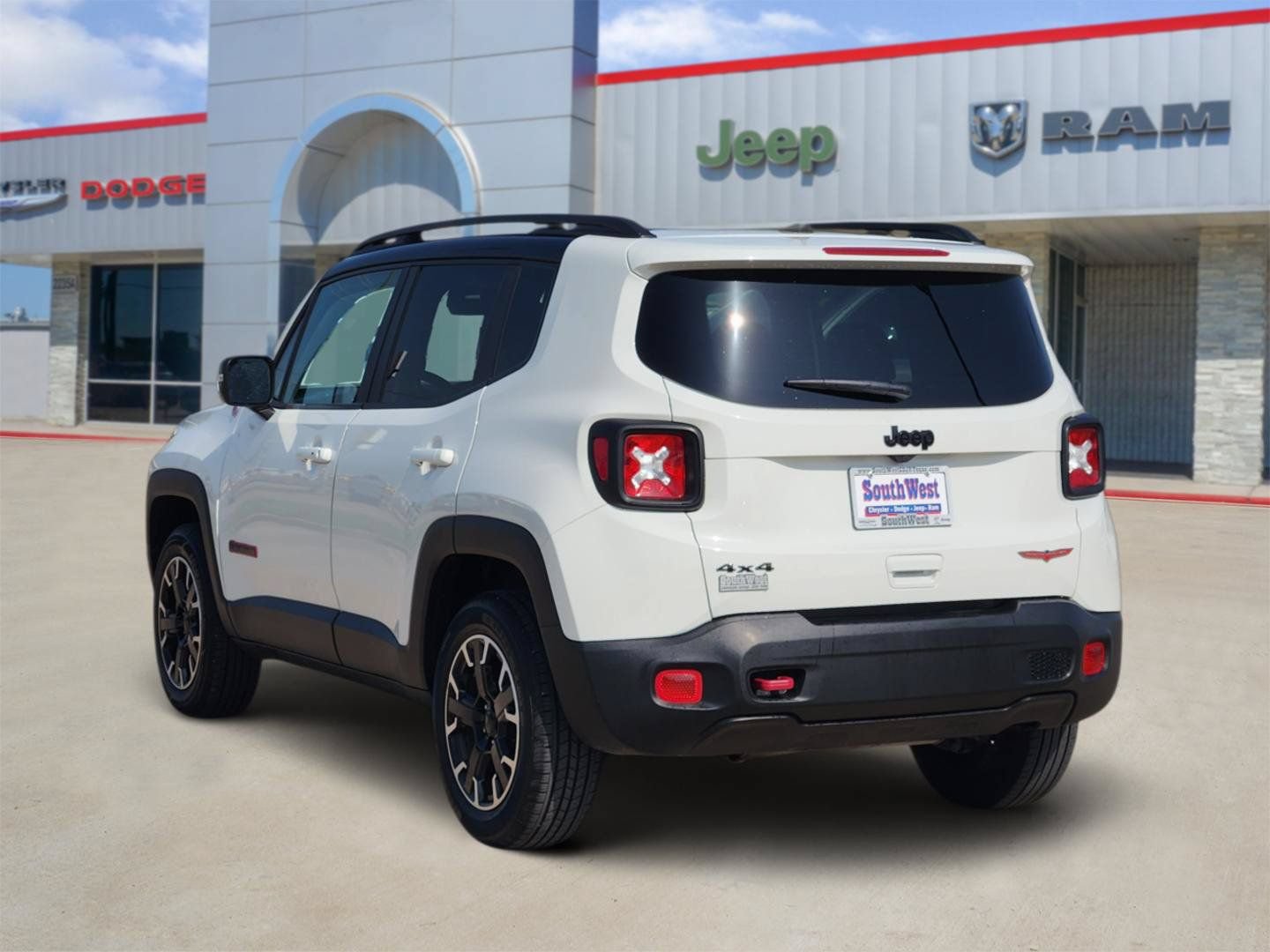 Used 2023 Jeep Renegade Trailhawk AWD/4WD image 4