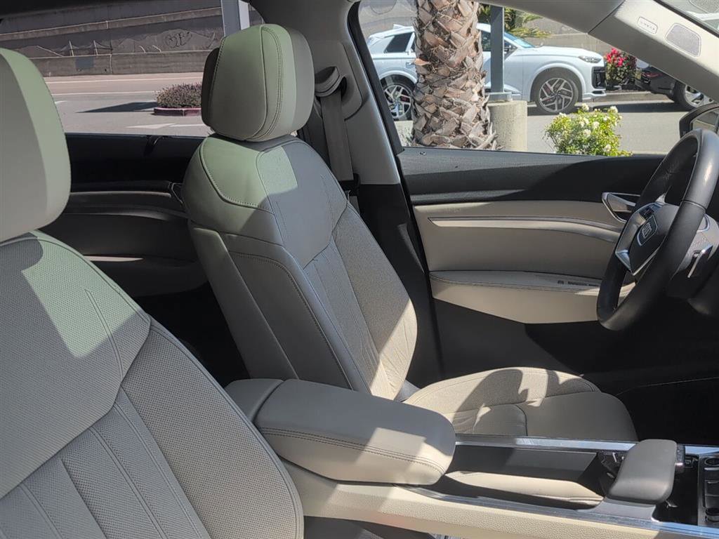 Used 2024 Audi Q8 e-tron Prestige w/ Prestige Package image 12