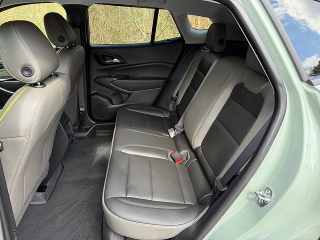 Used 2025 Chevrolet Trax ACTIV image 14