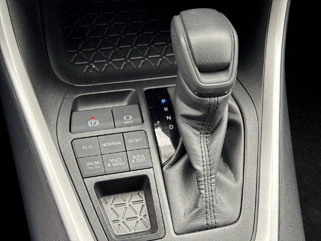 Used 2025 Toyota RAV4 XLE AWD/4WD image 15