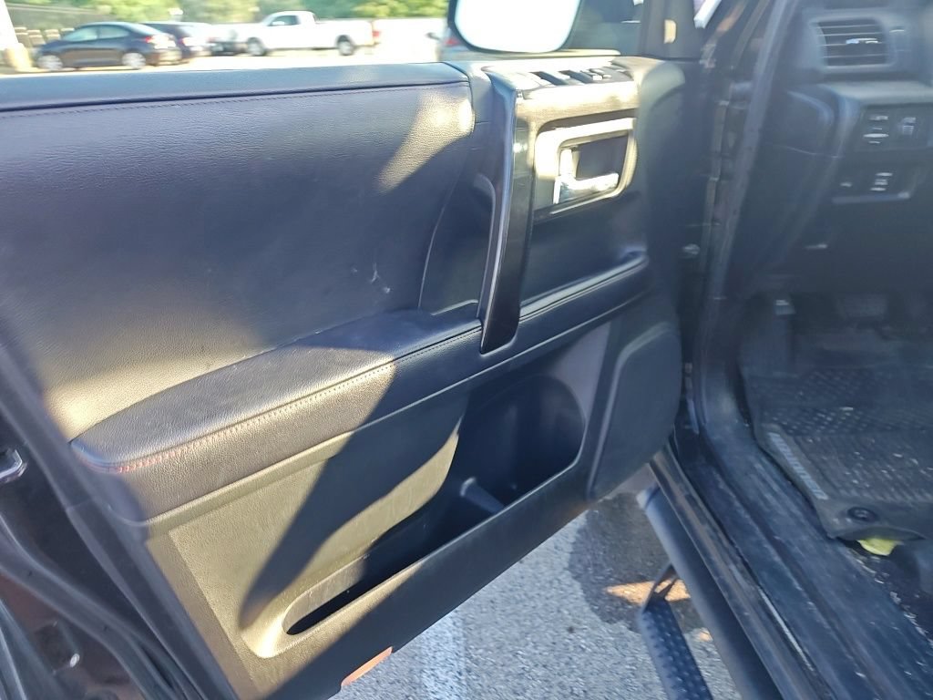 Used 2018 Toyota 4Runner TRD Off-Road AWD/4WD image 6
