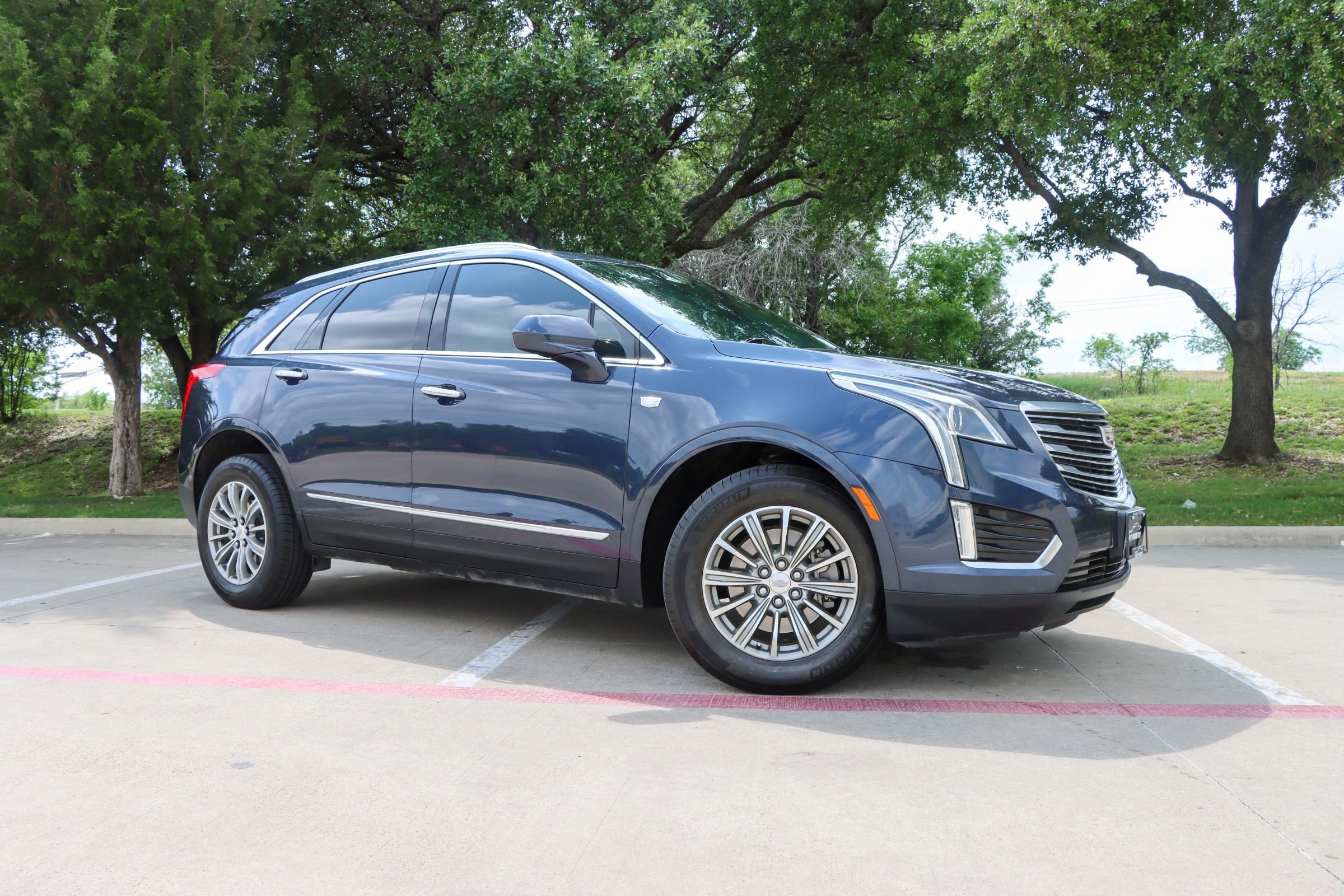 Used 2018 Cadillac XT5 Luxury w/ Driver Awareness Package FWD image 1