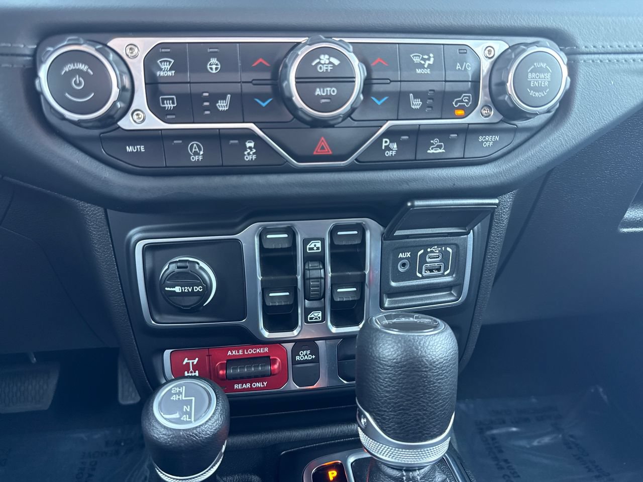 Certified 2026 Jeep Gladiator Mojave w/ Safety Group AWD/4WD image 19