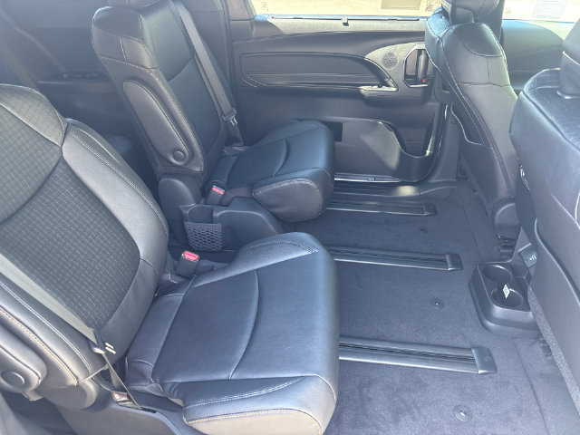 New 2026 Toyota Sienna XLE Woodland Edition AWD/4WD image 19
