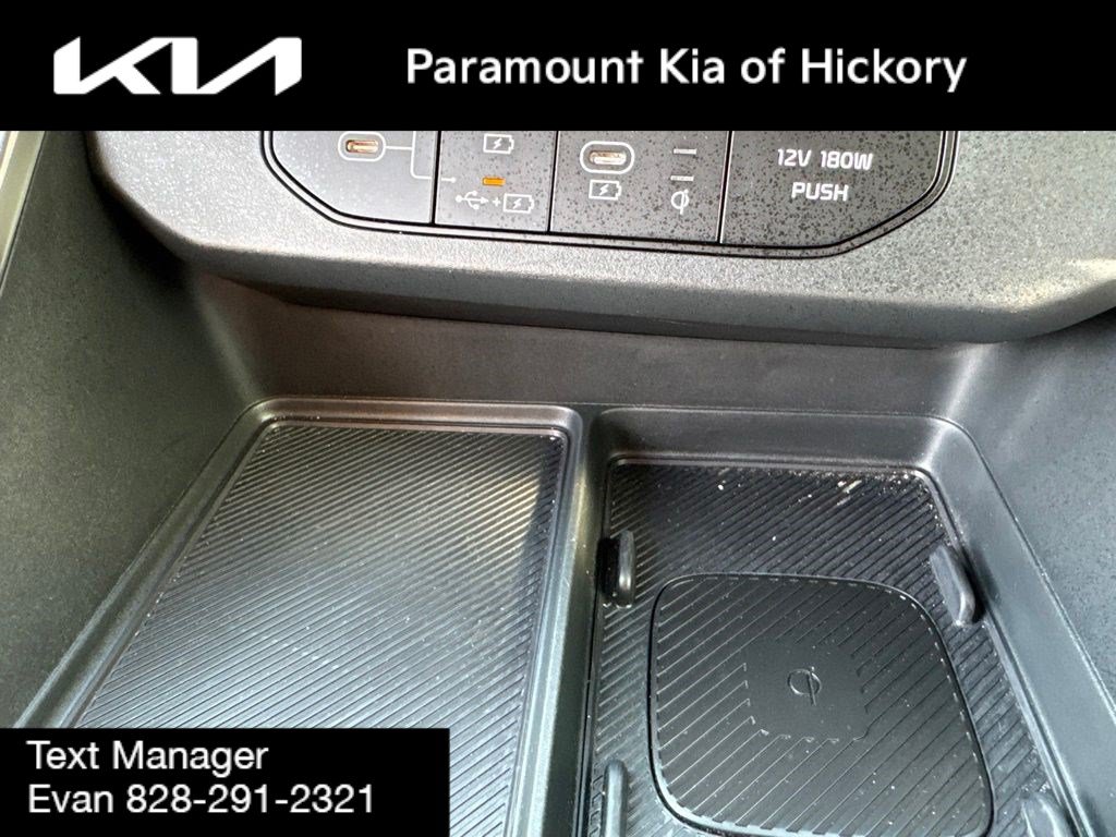 Used 2025 Kia Carnival EX FWD image 31