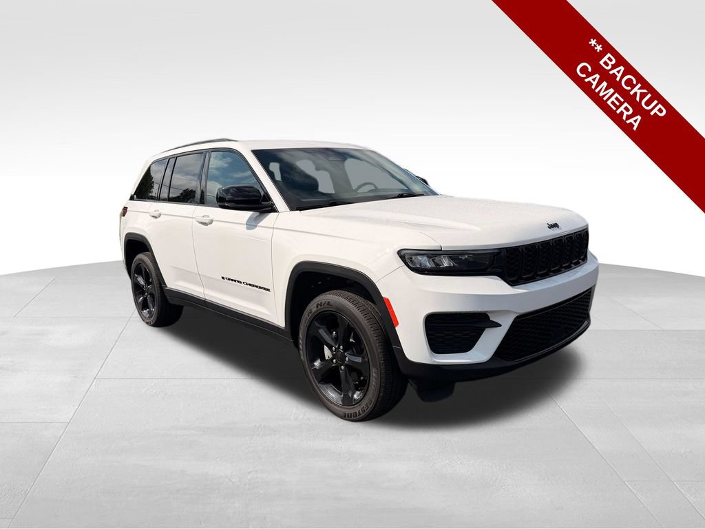 Used 2024 Jeep Grand Cherokee Altitude AWD/4WD image 9