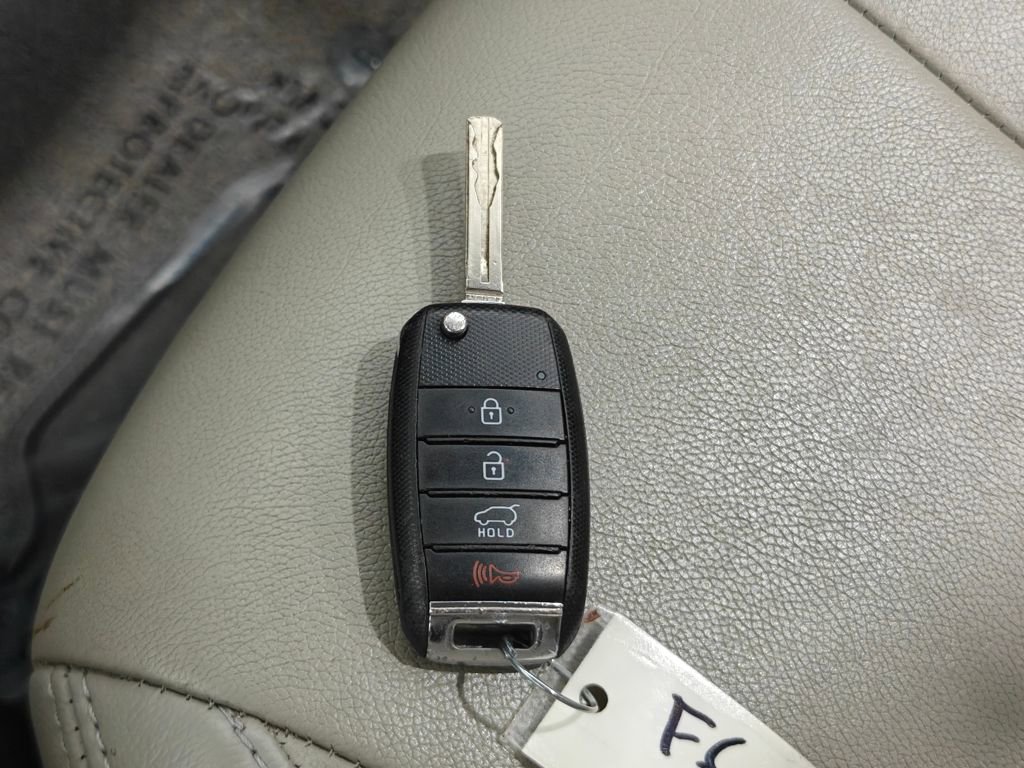 Used 2018 Kia Sedona L FWD image 14