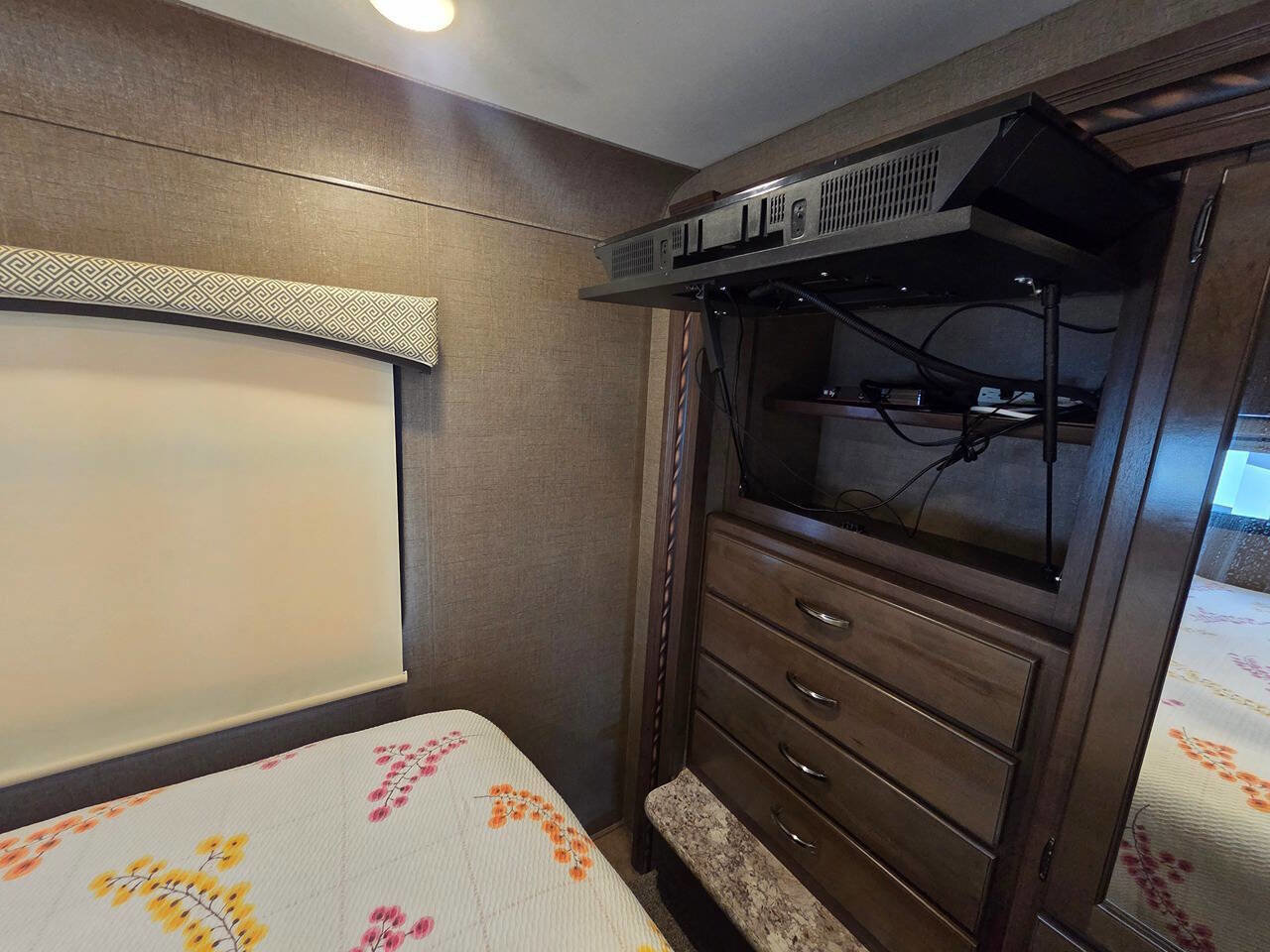 Used 2017 Ford E-450 and Econoline 450 Super Duty w/ Motorhome Prep Package RWD image 24
