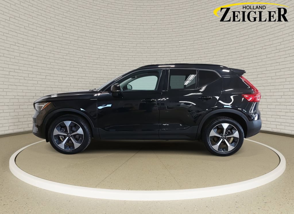 Used 2024 Volvo XC40 B5 Plus w/ Climate Package image 8