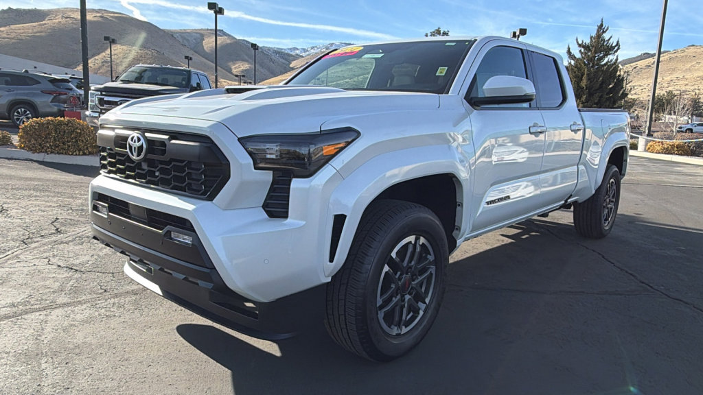 Used 2024 Toyota Tacoma TRD Sport w/ TRD Sport Upgrade Package image 7