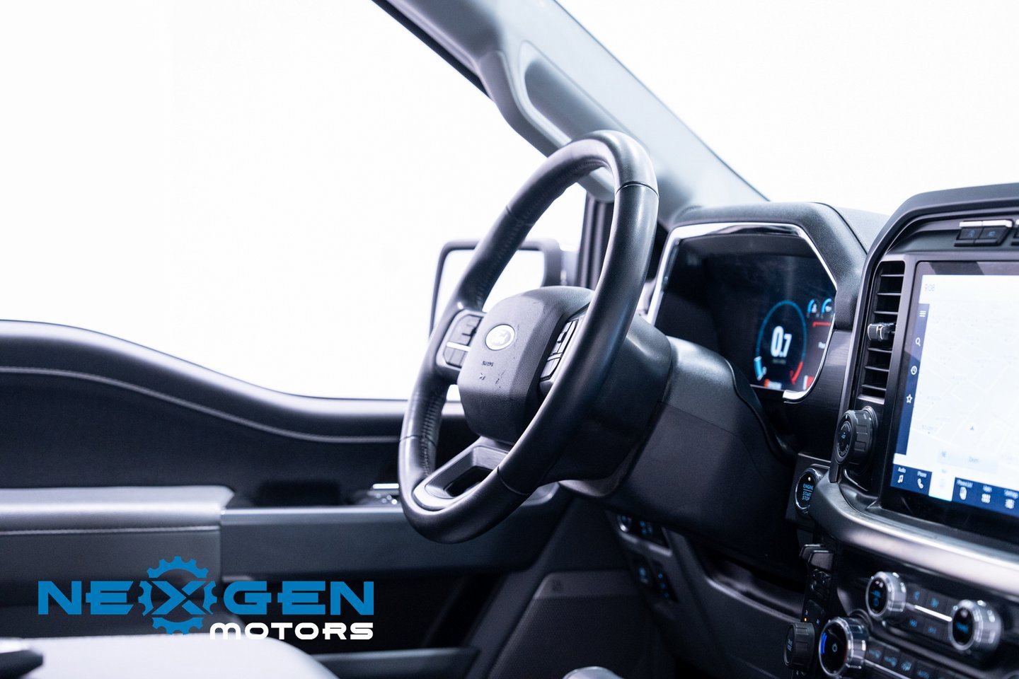 Used 2023 Ford F150 Lariat w/ Trailer Tow Package image 48