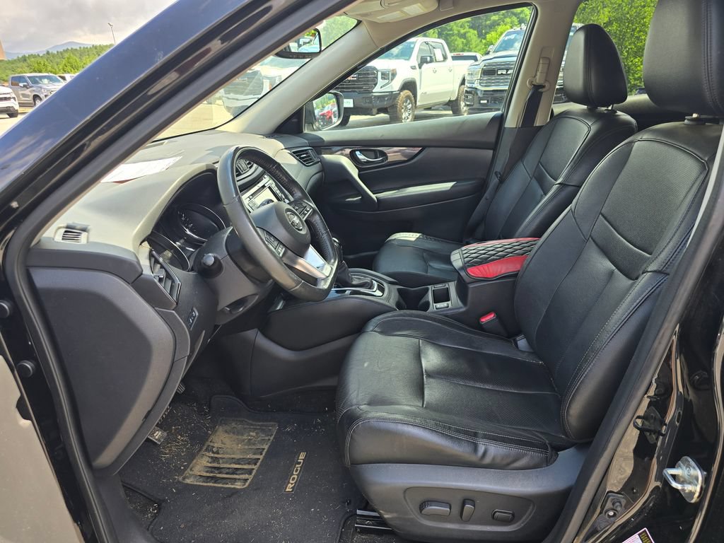 Used 2017 Nissan Rogue SL w/ SL Premium Package AWD/4WD image 4