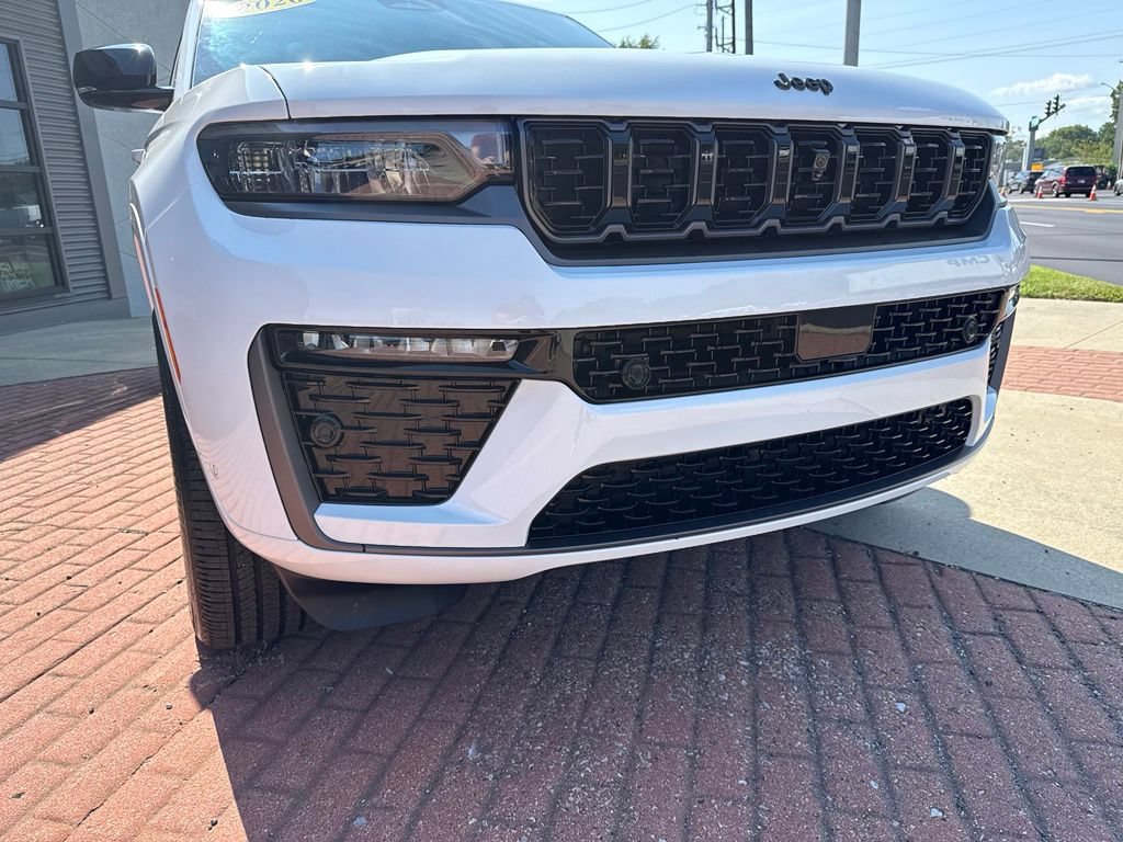 Used 2026 Jeep Grand Cherokee Limited AWD/4WD image 4
