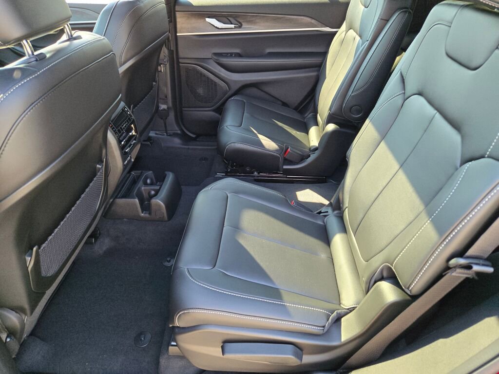 New 2025 Jeep Grand Cherokee L Limited image 17