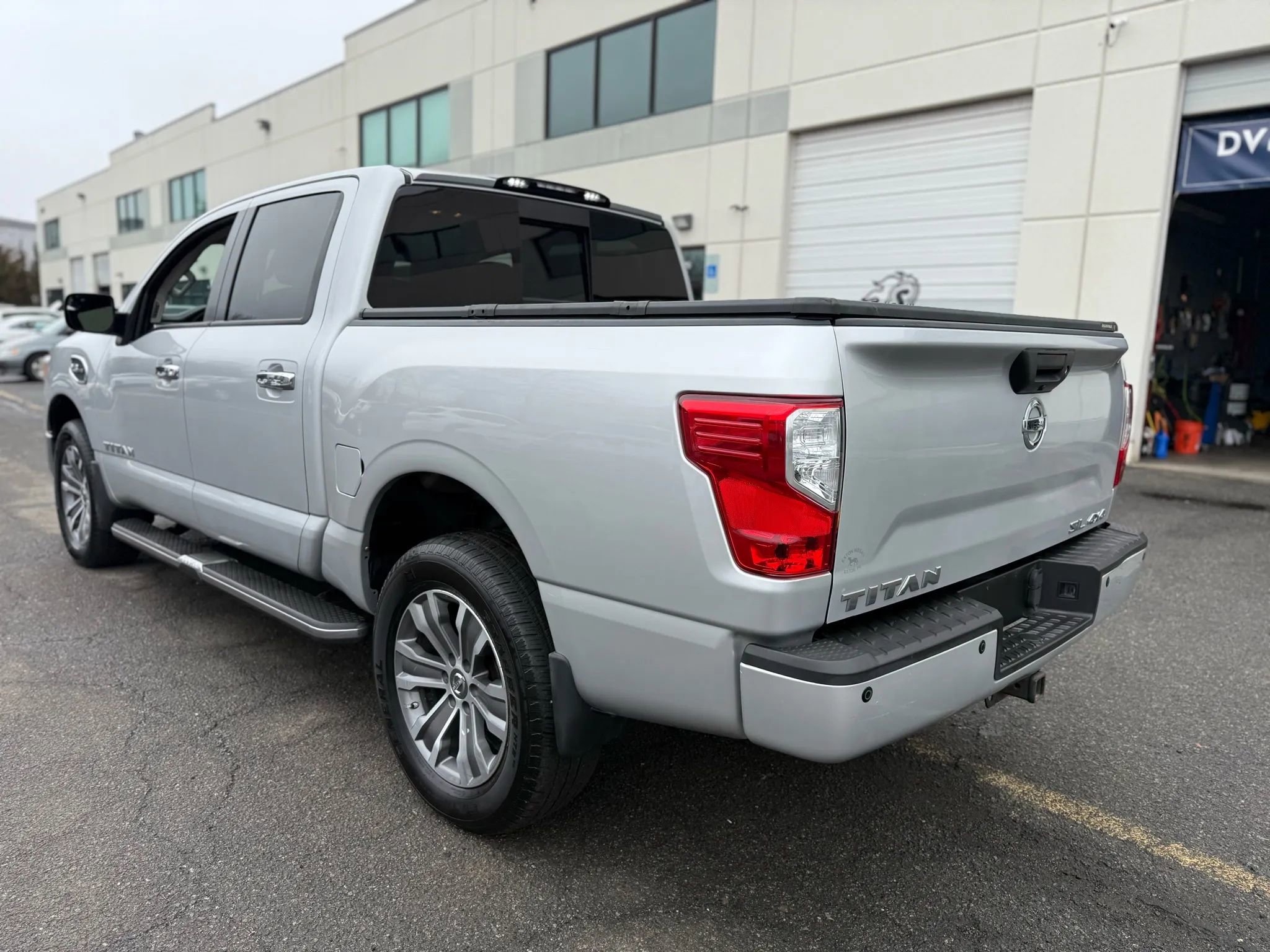 Used 2017 Nissan Titan SL image 8