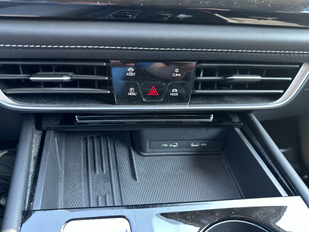 Used 2025 Volkswagen Atlas SE AWD/4WD image 17