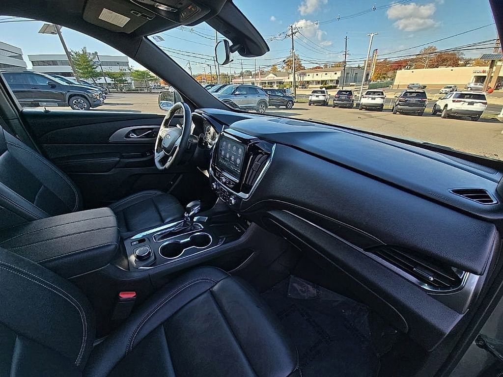 Used 2023 Chevrolet Traverse LT image 32