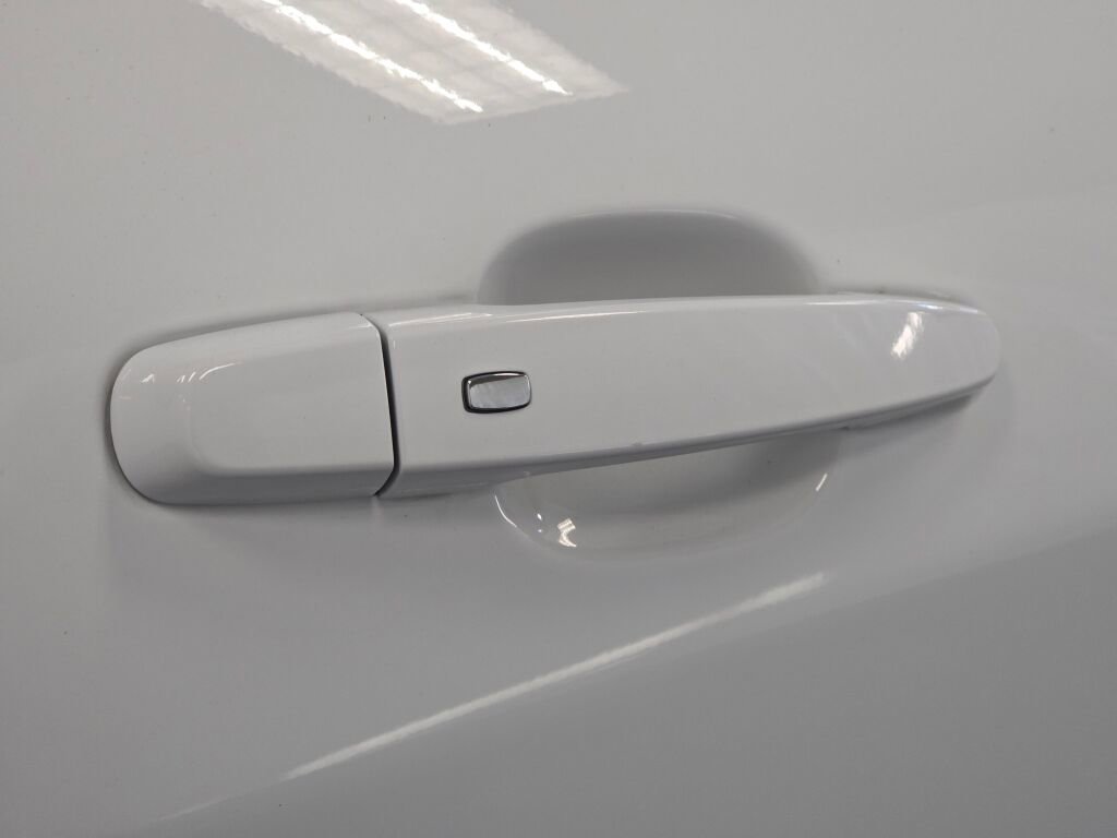 Used 2020 Chevrolet Equinox LS image 29