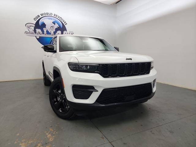 New 2025 Jeep Grand Cherokee Altitude image 4