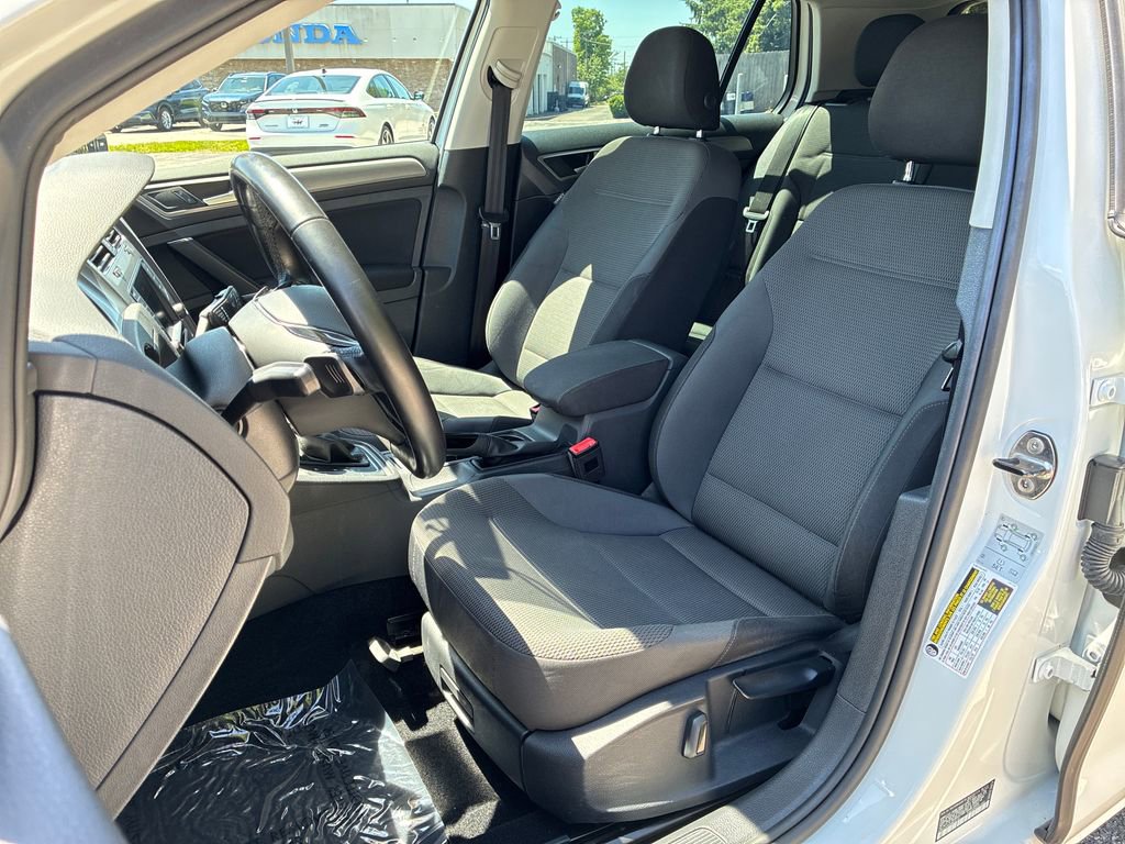 Used 2017 Volkswagen Golf S FWD image 11