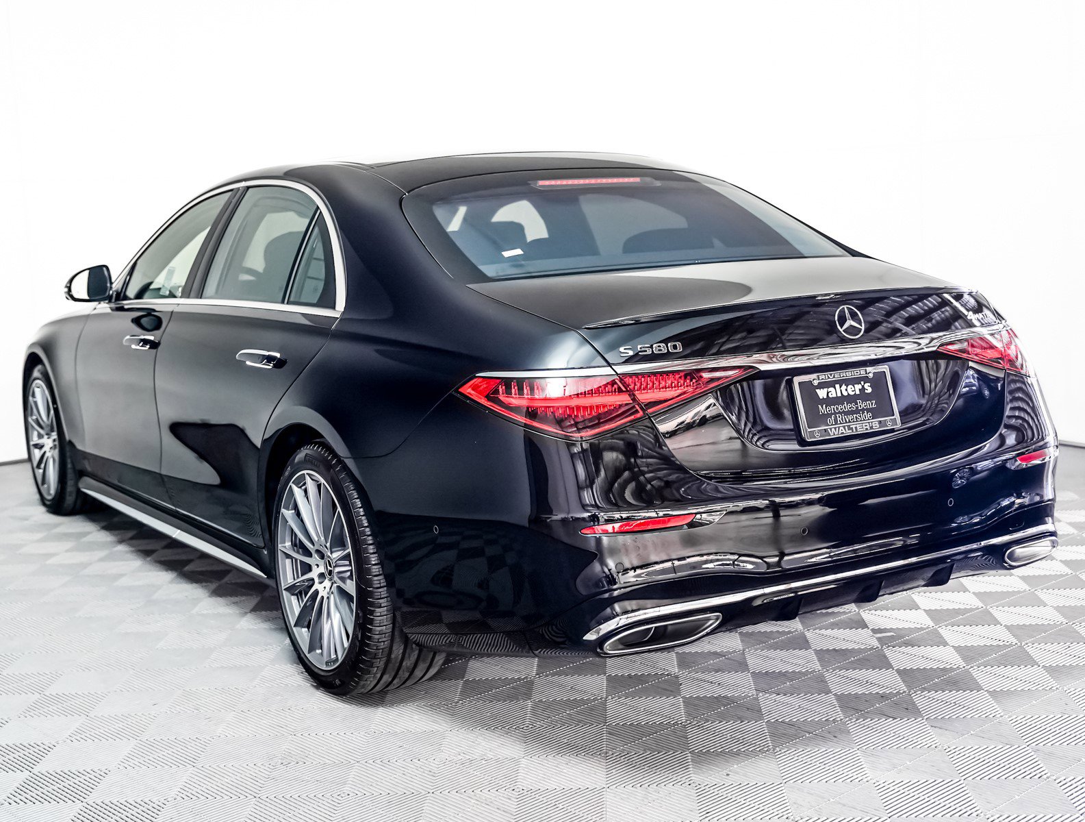 New 2025 Mercedes-Benz S 580 4MATIC Sedan image 2