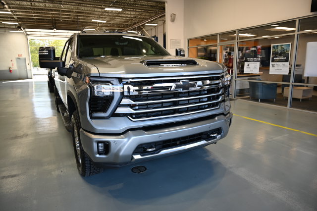 New 2026 Chevrolet Silverado 3500 High Country w/ High Country Premium Package AWD/4WD image 3