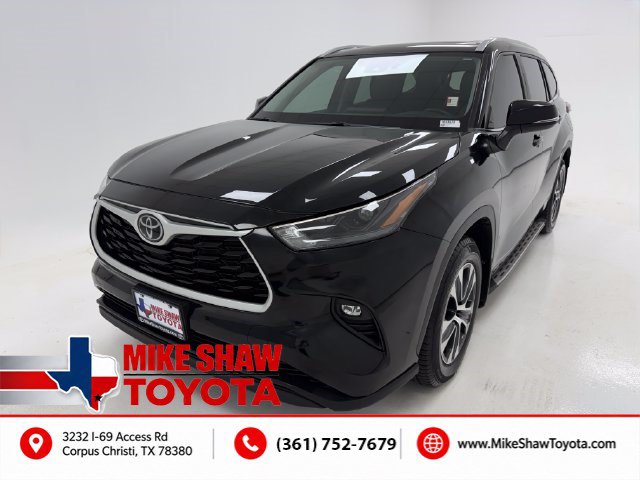 Used 2024 Toyota Highlander XLE FWD image 4