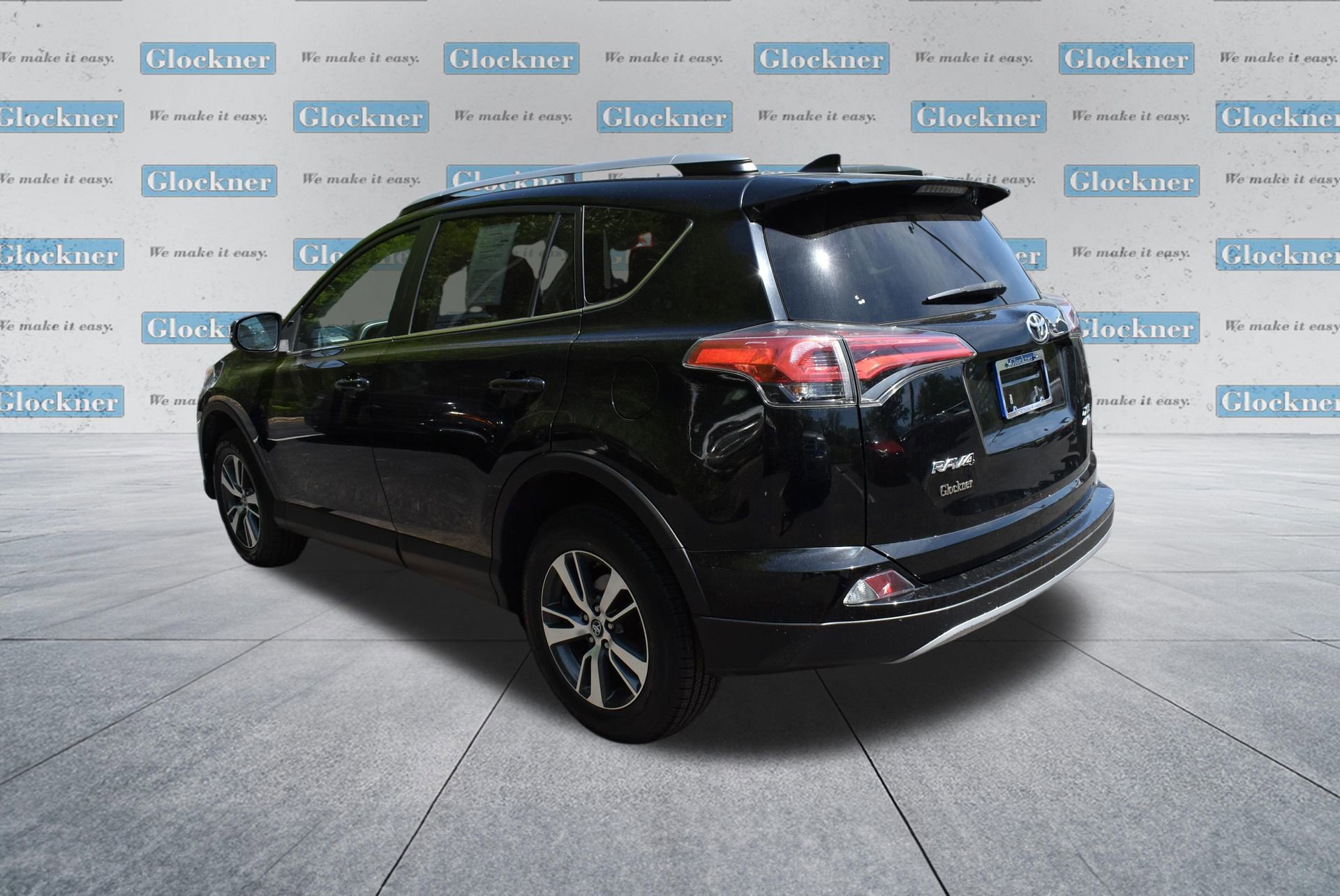 Used 2018 Toyota RAV4 XLE w/ Plus Extra Value Package AWD/4WD image 8