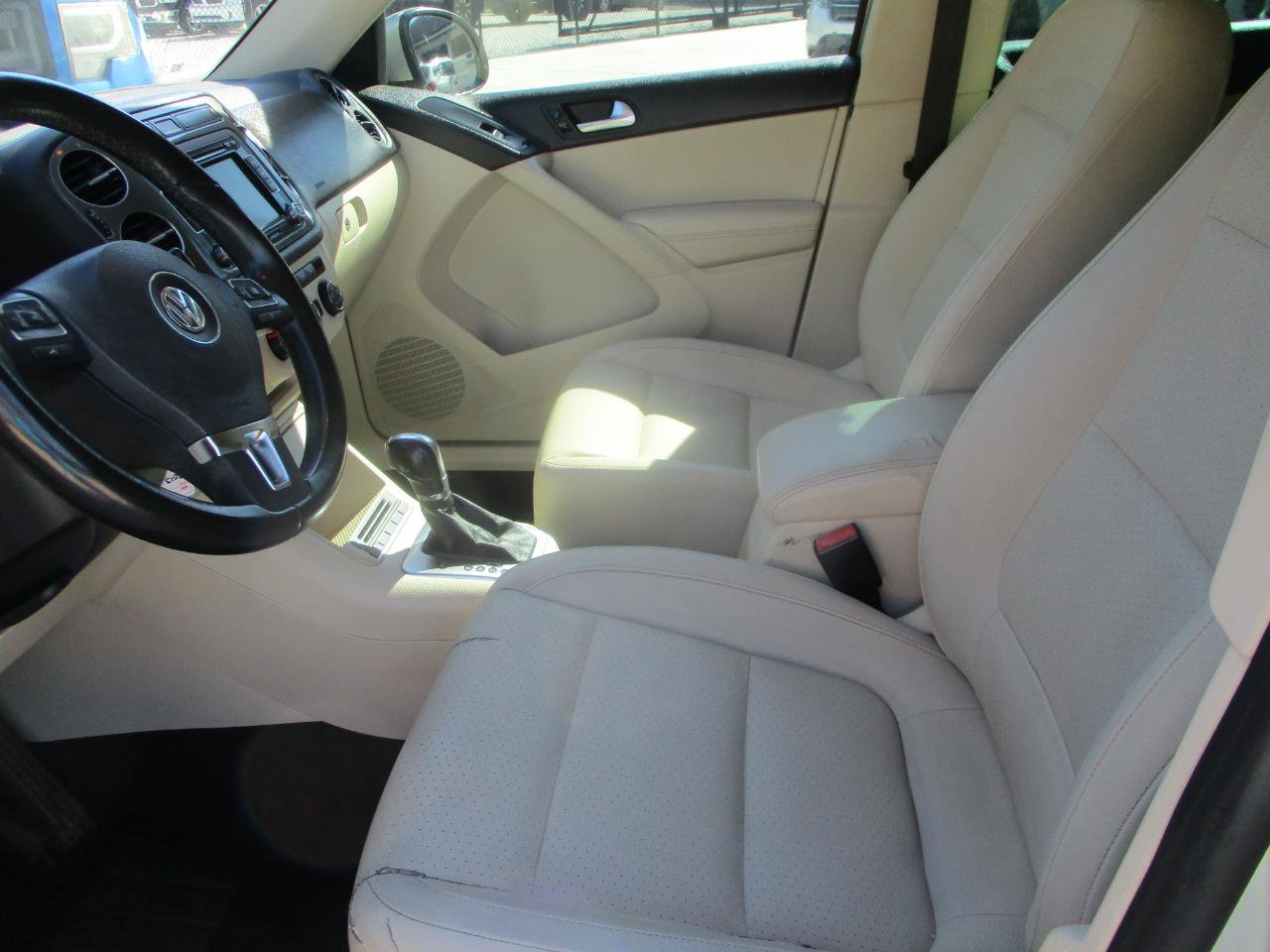 Used 2013 Volkswagen Tiguan SE FWD image 12