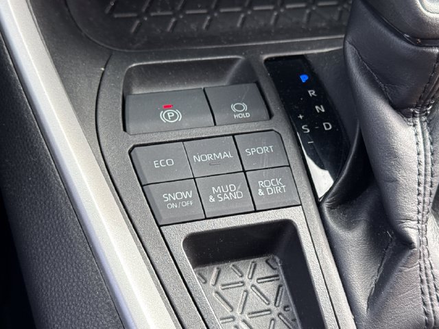 Used 2022 Toyota RAV4 XLE AWD/4WD image 33