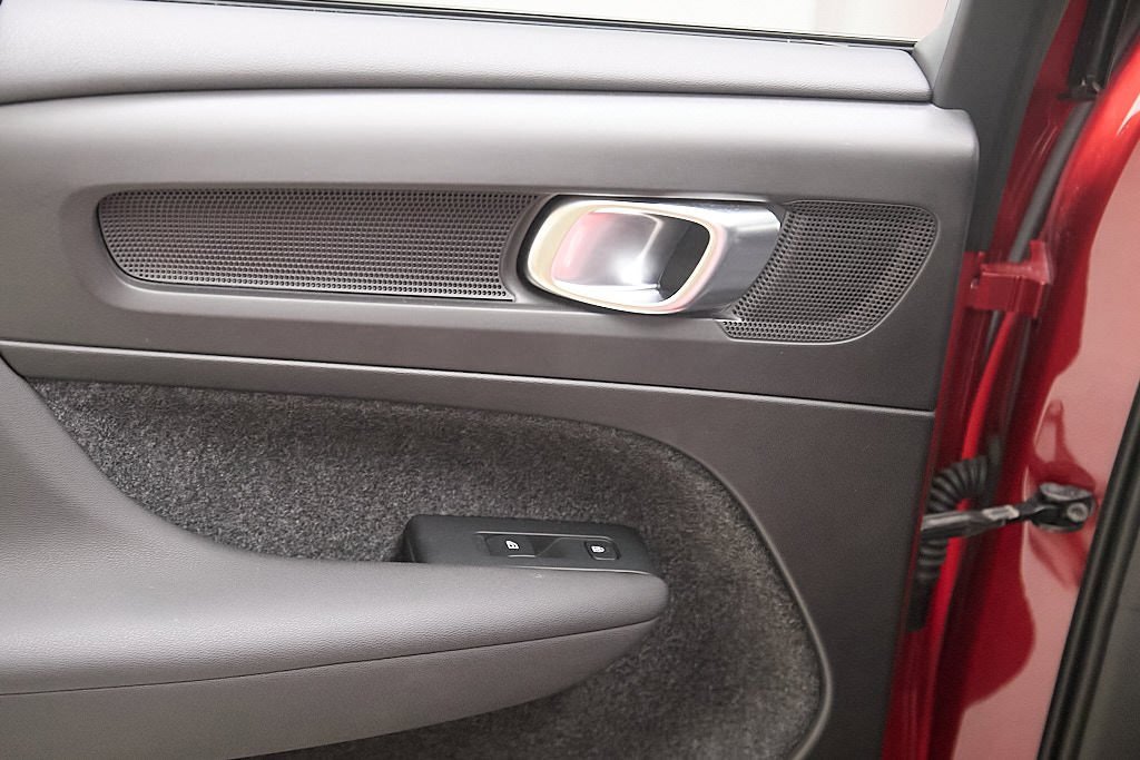 Certified 2023 Volvo XC40 B5 Plus w/ Driver Assist Package image 20