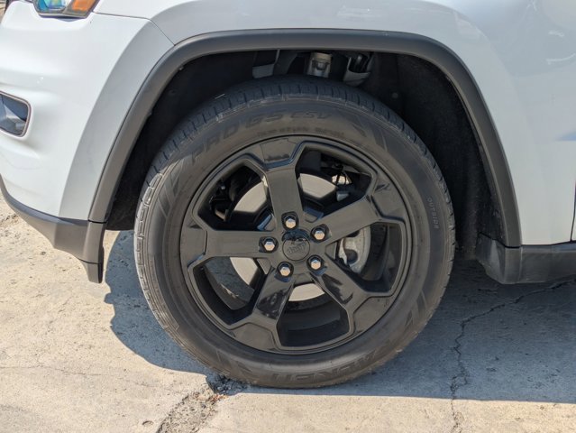 Used 2019 Jeep Grand Cherokee Laredo image 14