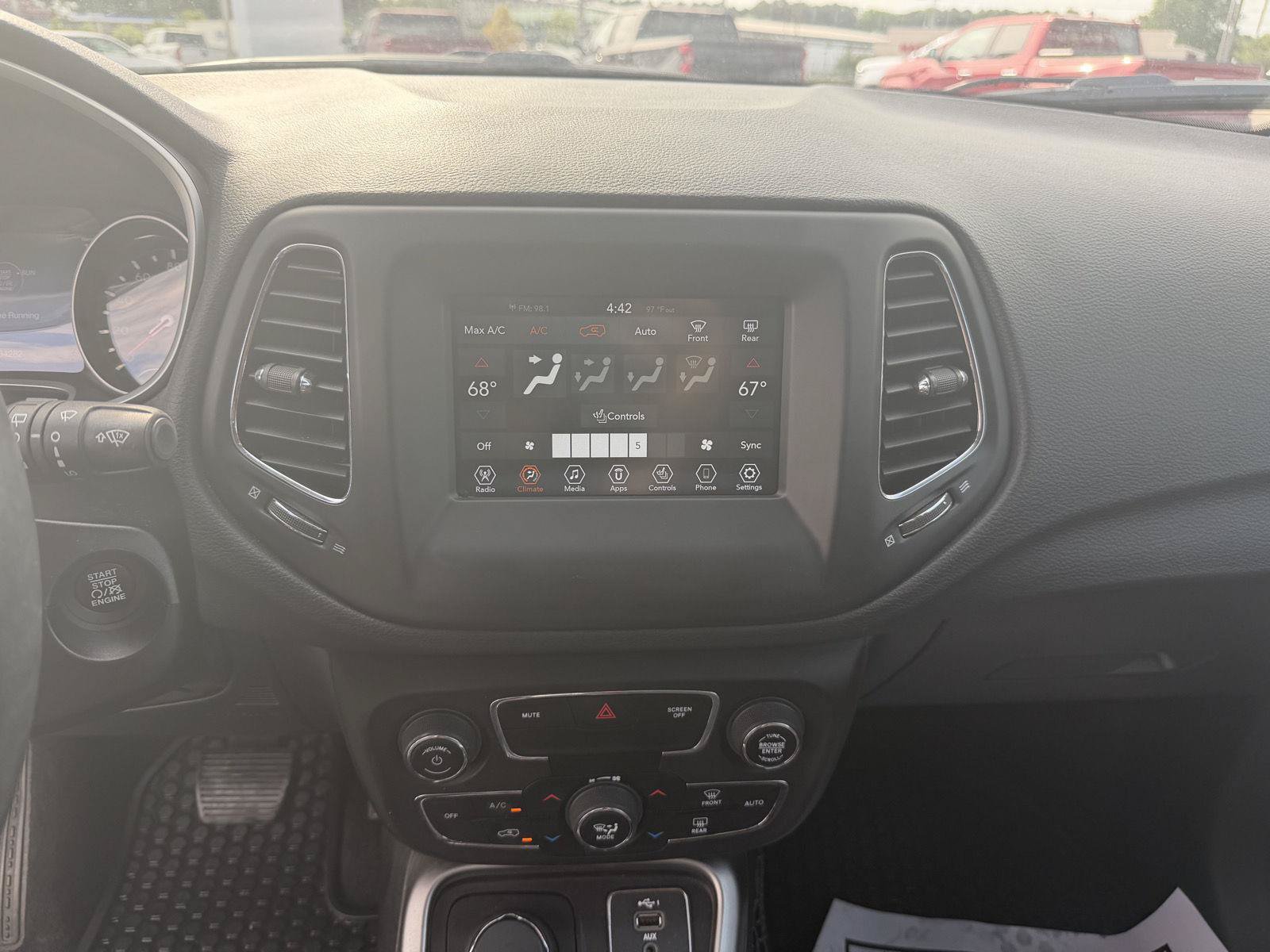Used 2020 Jeep Compass Latitude w/ Popular Equipment Group AWD/4WD image 19