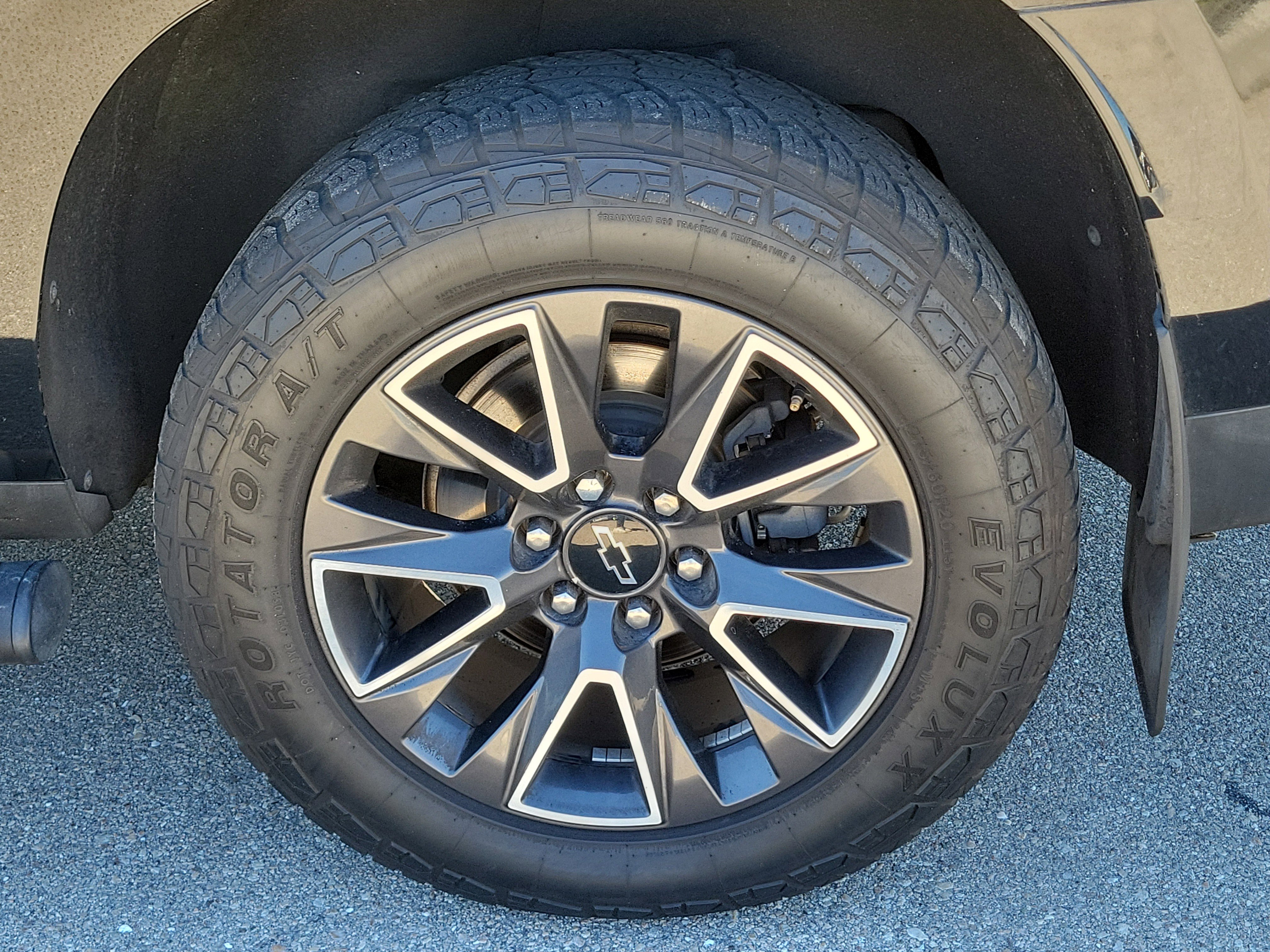 Used 2021 Chevrolet Suburban Z71 w/ Luxury Package image 9