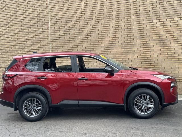 Used 2025 Nissan Rogue S AWD/4WD image 4