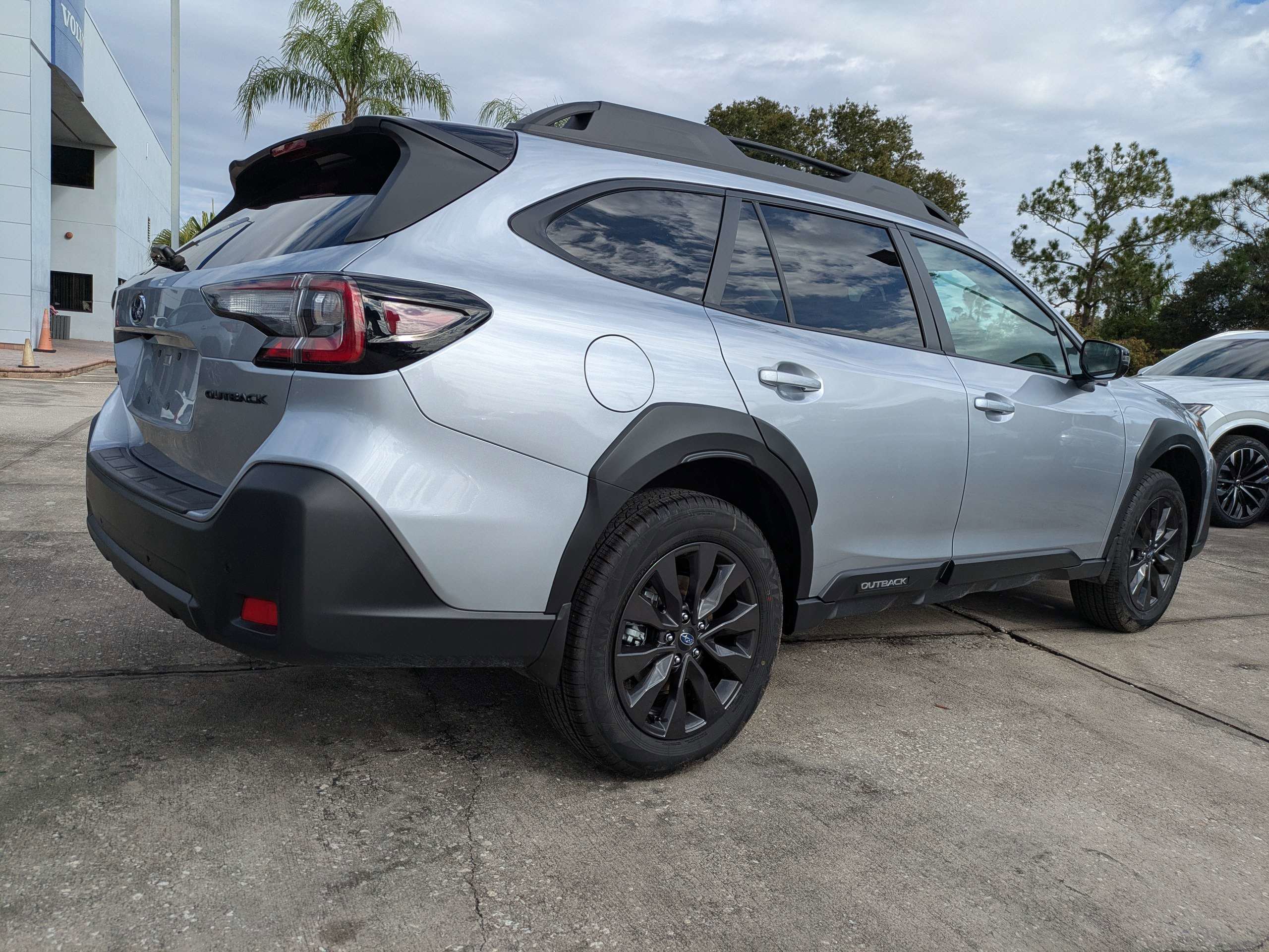 Certified 2025 Subaru Outback Onyx Edition w/ Popular Package #2 image 4