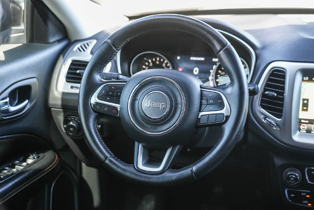 Used 2019 Jeep Compass Latitude FWD image 18