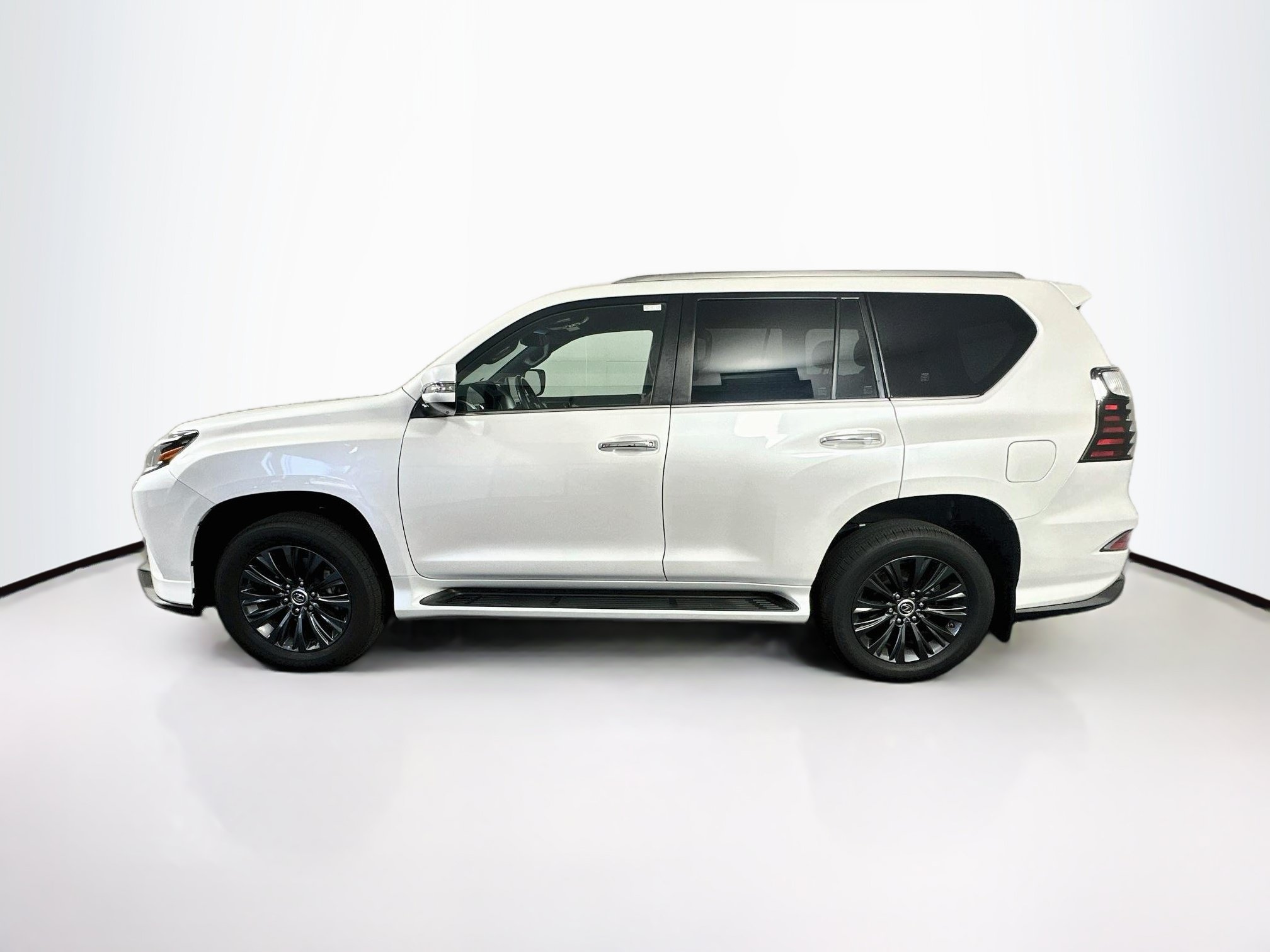 Used 2023 Lexus GX 460 Premium w/ Accessory Package AWD/4WD image 4