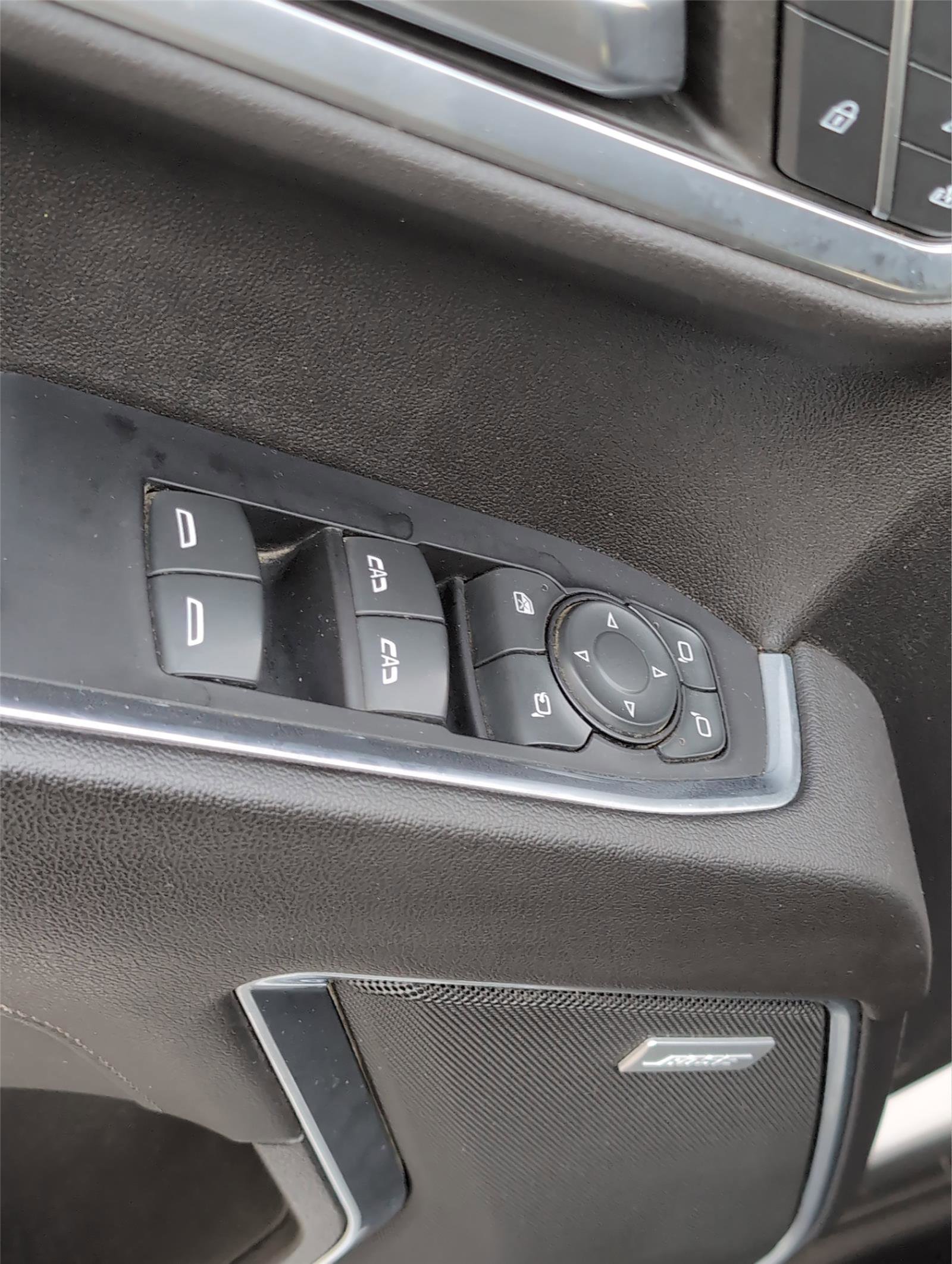 Used 2022 Chevrolet Silverado 1500 LTZ image 12