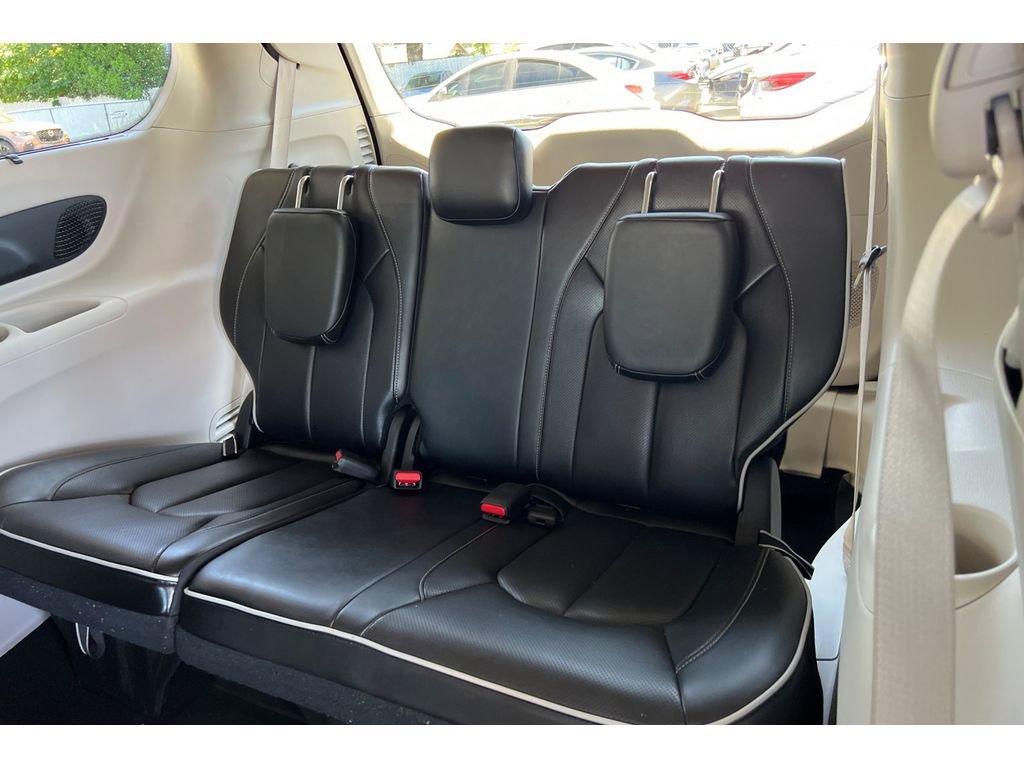 Used 2023 Chrysler Pacifica Limited image 17