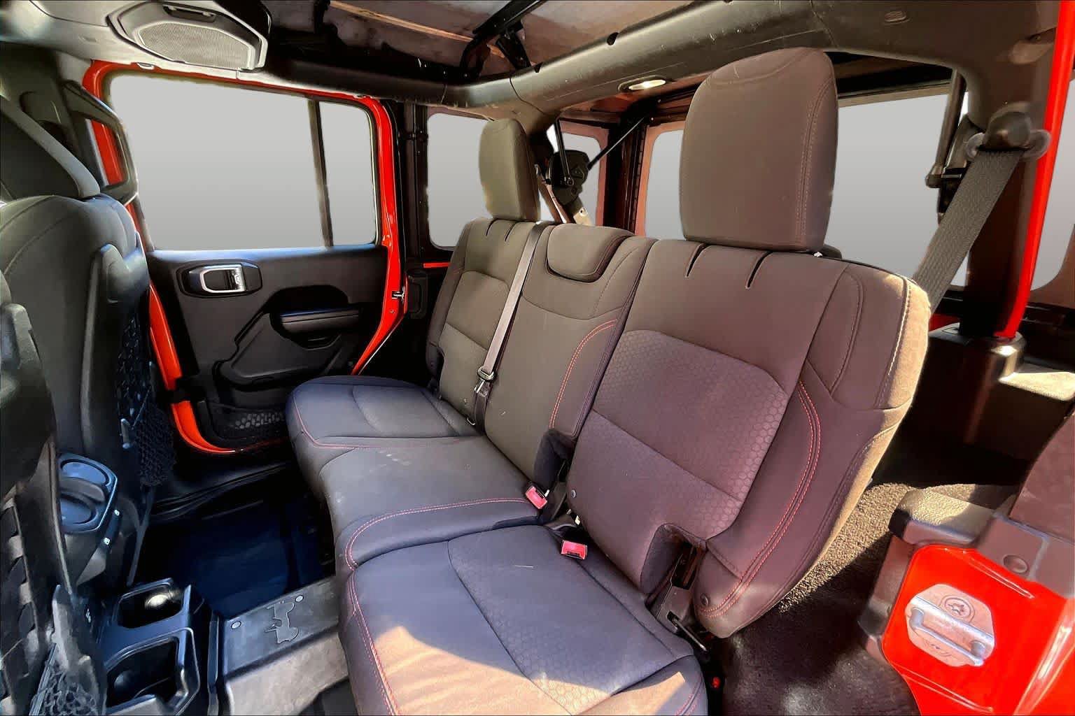 Used 2018 Jeep Wrangler Unlimited Rubicon w/ LED Lighting Group AWD/4WD image 24