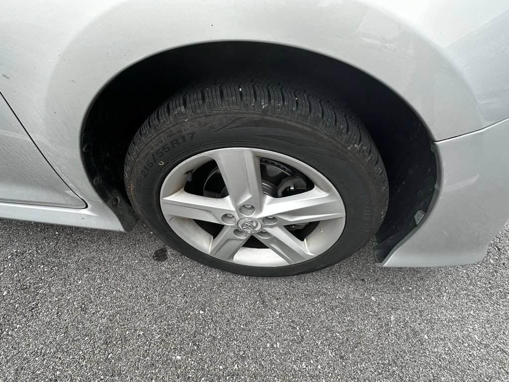 Used 2014 Toyota Camry SE FWD image 21