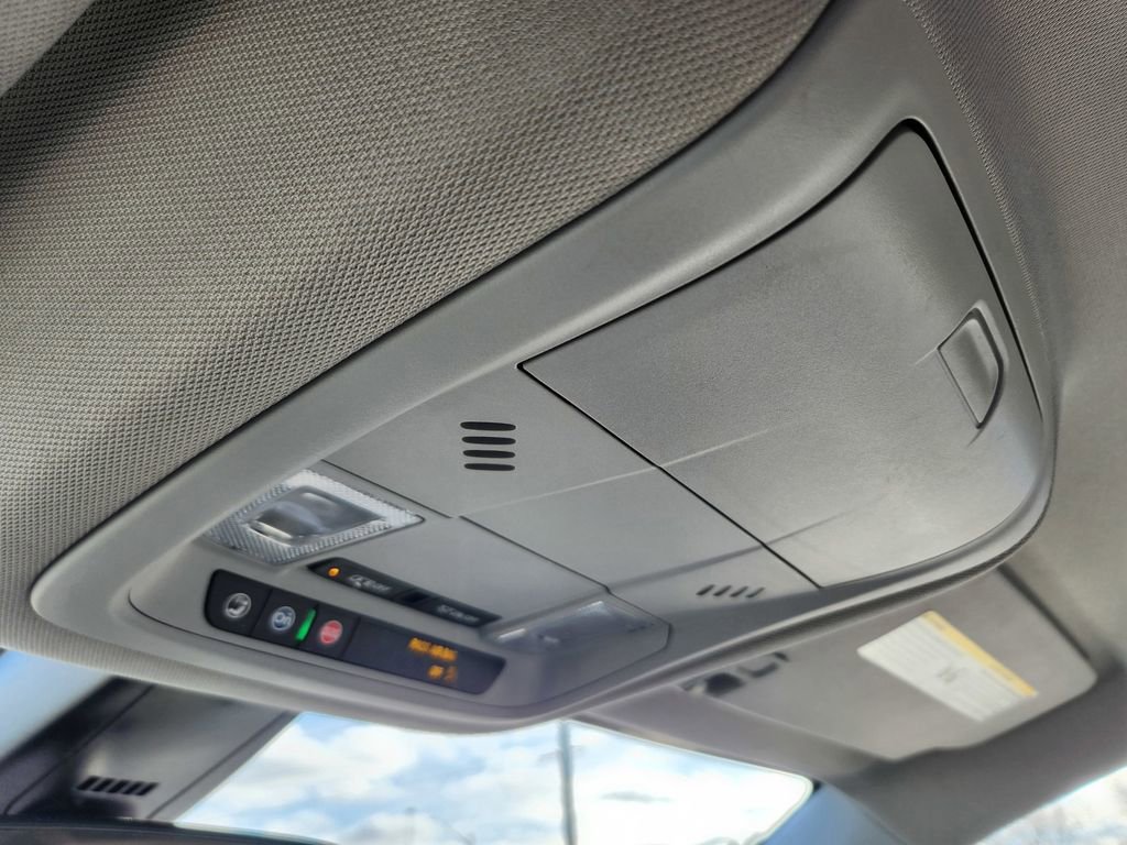 Used 2022 GMC Acadia SLE FWD image 16