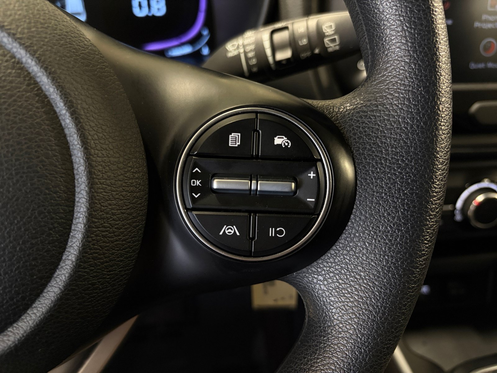 Used 2025 Kia Soul LX w/ LX Technology Package FWD image 19