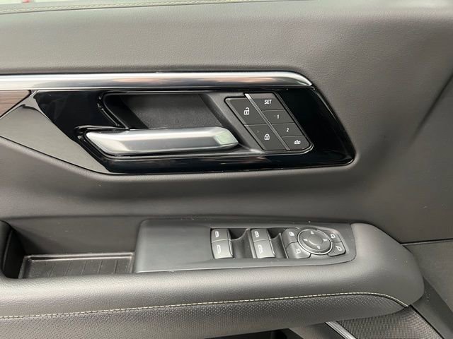 Used 2025 Chevrolet Suburban Premier image 22