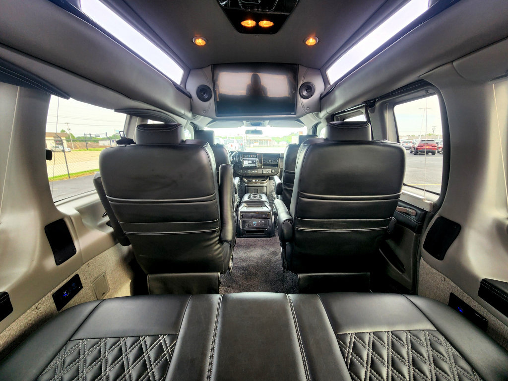 Used 2023 Chevrolet Express 2500 RWD image 20