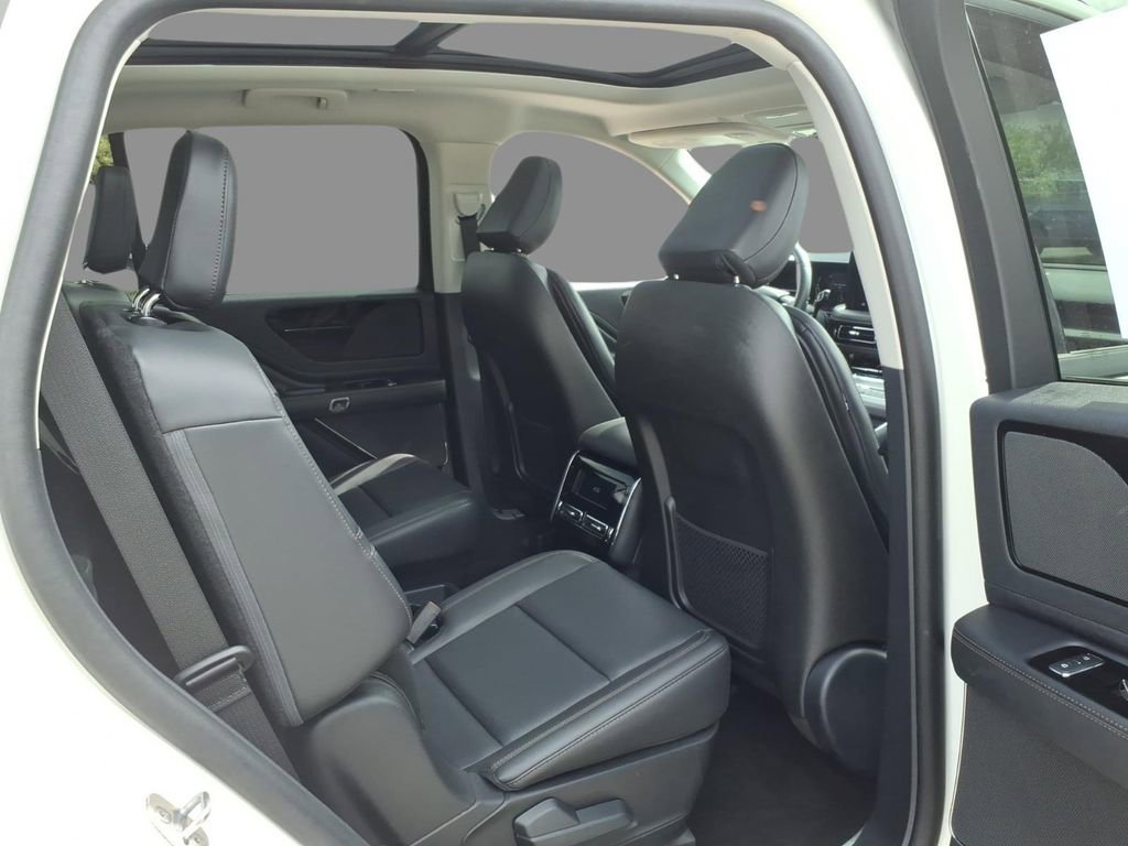 Certified 2025 Lincoln Aviator 2WD w/ Jet Appearance Package image 11